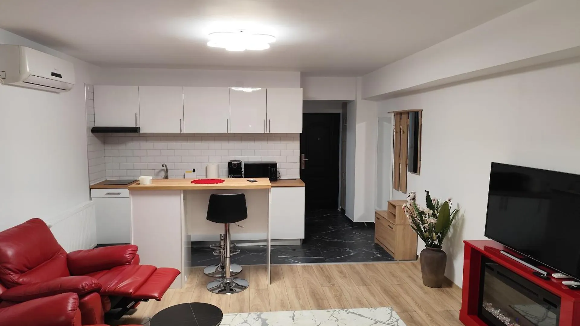 Harmony Studio Bucharest 0*,  Romania