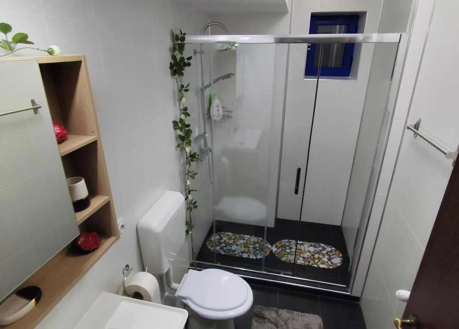 Harmony Studio Bucharest 0*,  Romania